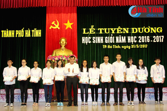thanh pho ha tinh tuyen duong 415 hoc sinh tieu bieu