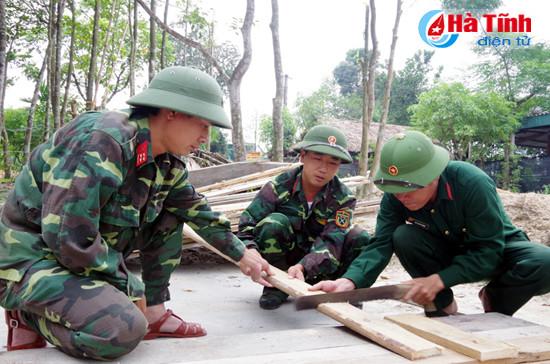 cac anh ve xon xao lang be nho