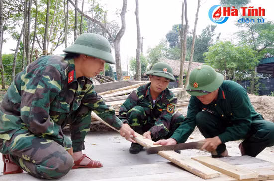 cac anh ve xon xao lang be nho