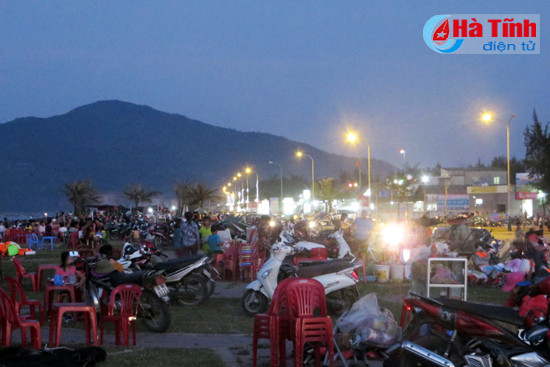 tap nap du khach den voi khu du lich bien cua sot