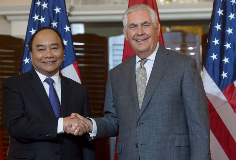 video thu tuong nguyen xuan phuc gap tt donald trump tai nha trang