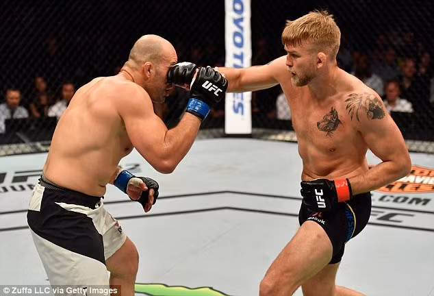 ha do van doi thu roi cau hon ban gai ngay tren san dau