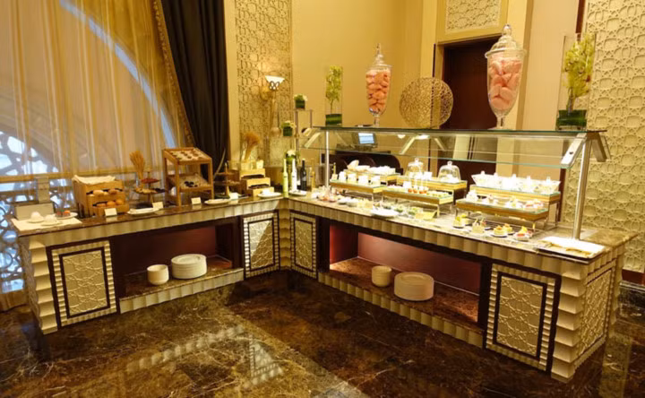 choang ngop voi khach san 7 sao sieu sang nhu cung dien o abu dhabi