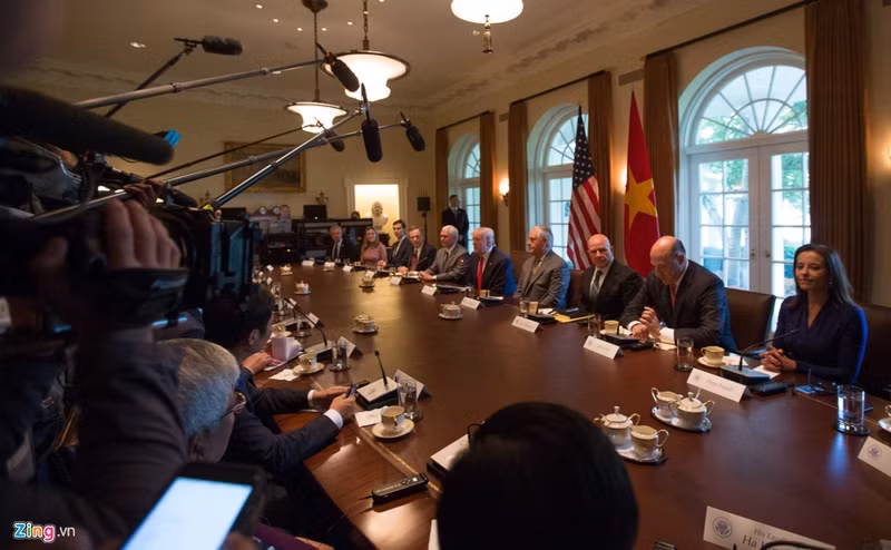 video thu tuong nguyen xuan phuc gap tt donald trump tai nha trang