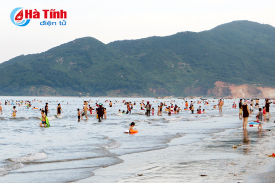 tap nap du khach den voi khu du lich bien cua sot