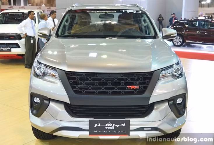 toyota fortuner ban the thao trd sieu ngau gia 755 trieu dong