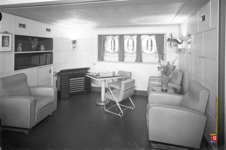 sung so truoc chien ham roma co noi that nhu khach san cao cap