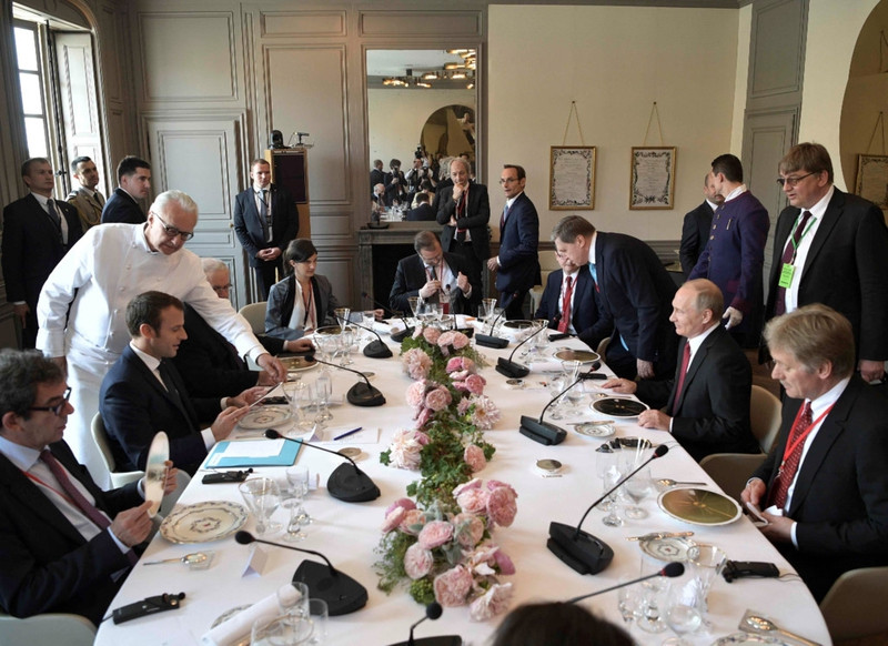 ong putin gap ong macron ky niem 300 nam quan he nga phap