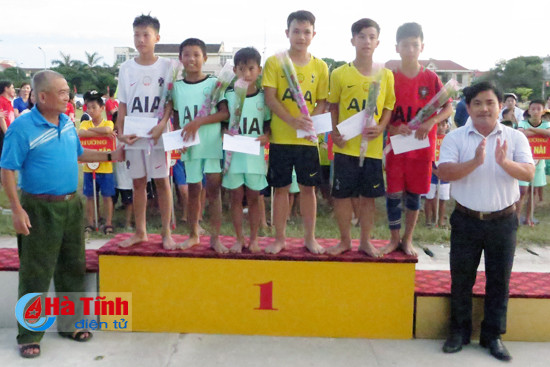 thach dong thach trung dang quang giai bong da tn nd tp ha tinh