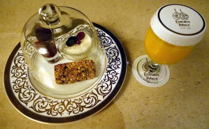 choang ngop voi khach san 7 sao sieu sang nhu cung dien o abu dhabi