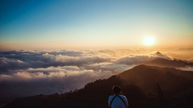 “Bắt mây” trên đỉnh núi. 3 dia diem doc dao de dua nhau di tron