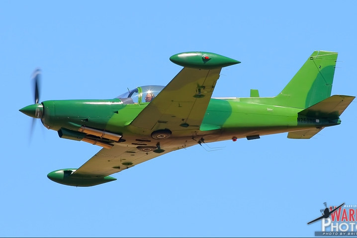 can canh may bay cuong kich sf 260 vu nem bom nham o philippines