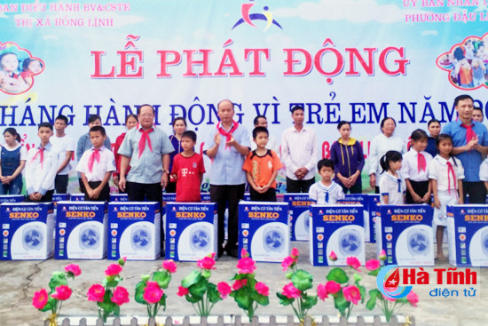 nhieu phan qua y nghia danh cho tre em kho khan o tx hong linh