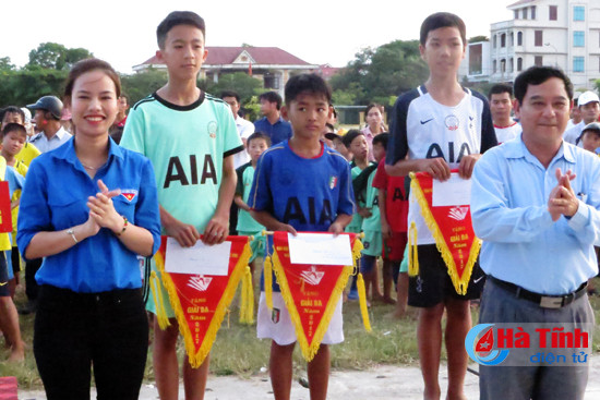 thach dong thach trung dang quang giai bong da tn nd tp ha tinh