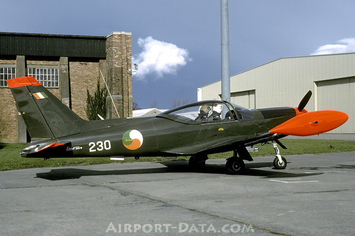 can canh may bay cuong kich sf 260 vu nem bom nham o philippines