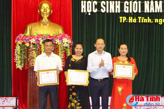 thanh pho ha tinh tuyen duong 415 hoc sinh tieu bieu