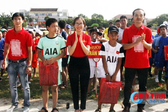 khoi tranh giai bong da thieu nien nhi dong tp ha tinh 2017