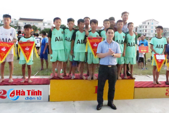 thach dong thach trung dang quang giai bong da tn nd tp ha tinh