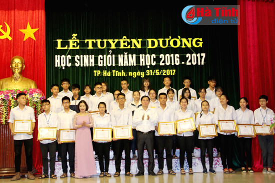 thanh pho ha tinh tuyen duong 415 hoc sinh tieu bieu