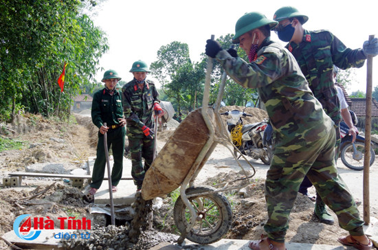 cac anh ve xon xao lang be nho