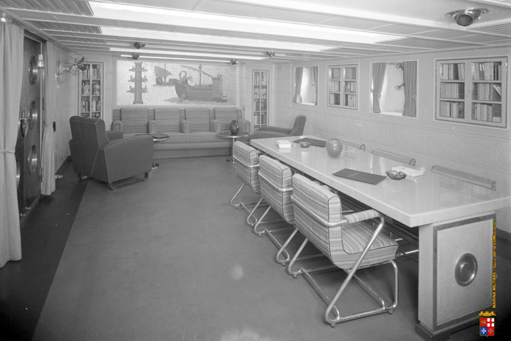 sung so truoc chien ham roma co noi that nhu khach san cao cap