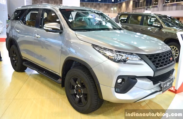 toyota fortuner ban the thao trd sieu ngau gia 755 trieu dong