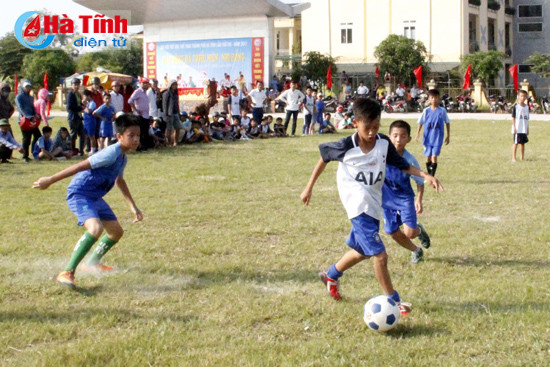 khoi tranh giai bong da thieu nien nhi dong tp ha tinh 2017