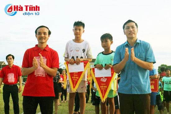 thach dong thach trung dang quang giai bong da tn nd tp ha tinh