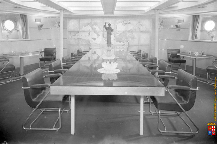 sung so truoc chien ham roma co noi that nhu khach san cao cap