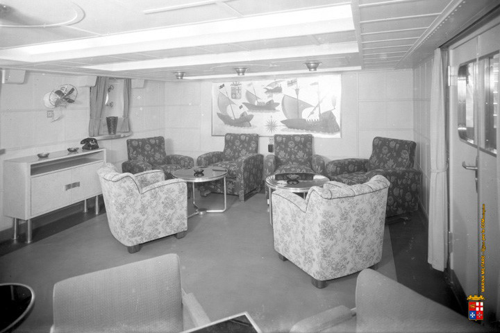 sung so truoc chien ham roma co noi that nhu khach san cao cap