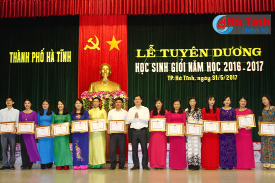 thanh pho ha tinh tuyen duong 415 hoc sinh tieu bieu