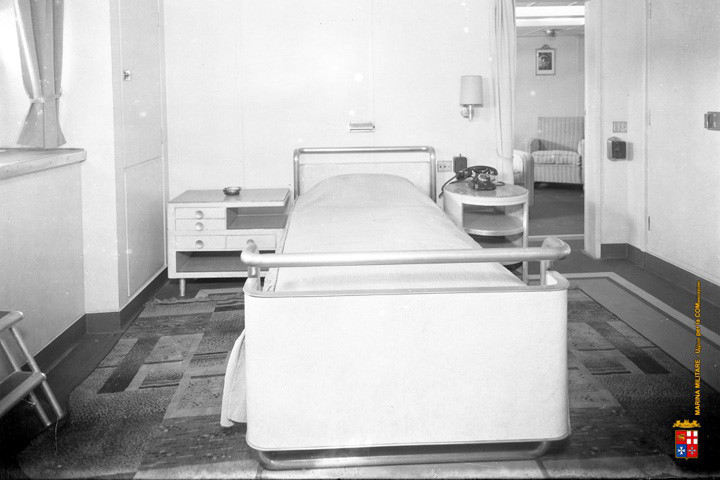 sung so truoc chien ham roma co noi that nhu khach san cao cap