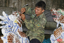 Người "giữ hồn" nghề khảm sành, khảm sứ 