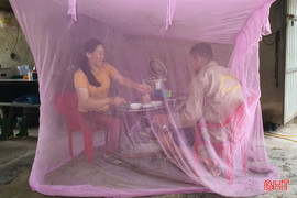 Ở nơi, người dân muốn ăn cơm phải... mắc màn!