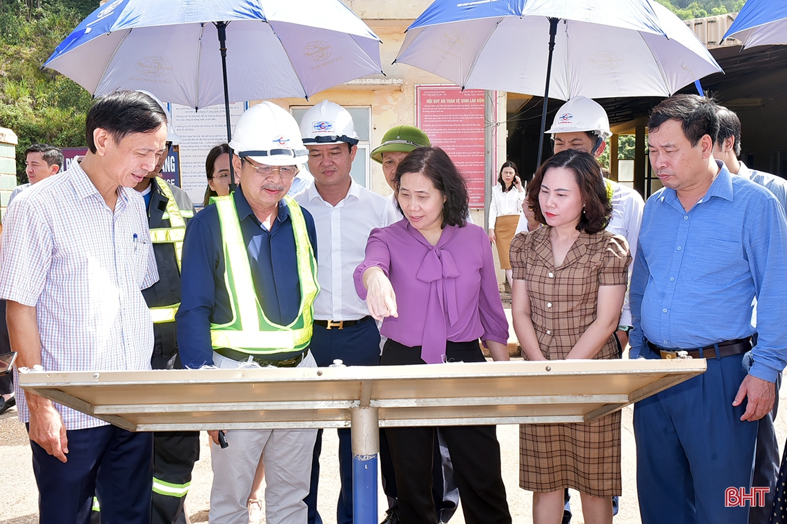 Tổng cục Thống kê kiểm tra một số dự án, doanh nghiệp tại Hà Tĩnh