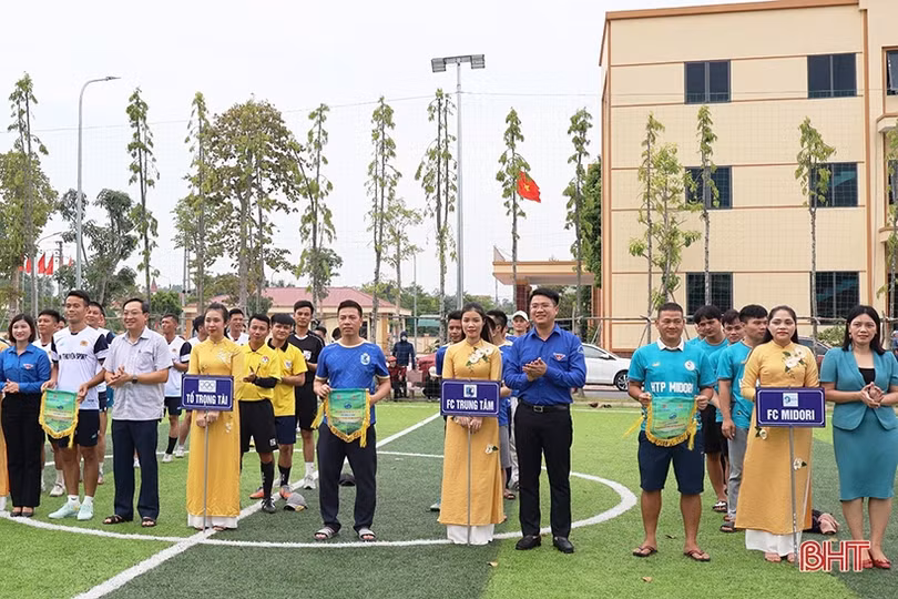 Khởi tranh giải bóng đá gây quỹ cho học sinh nghèo Can Lộc