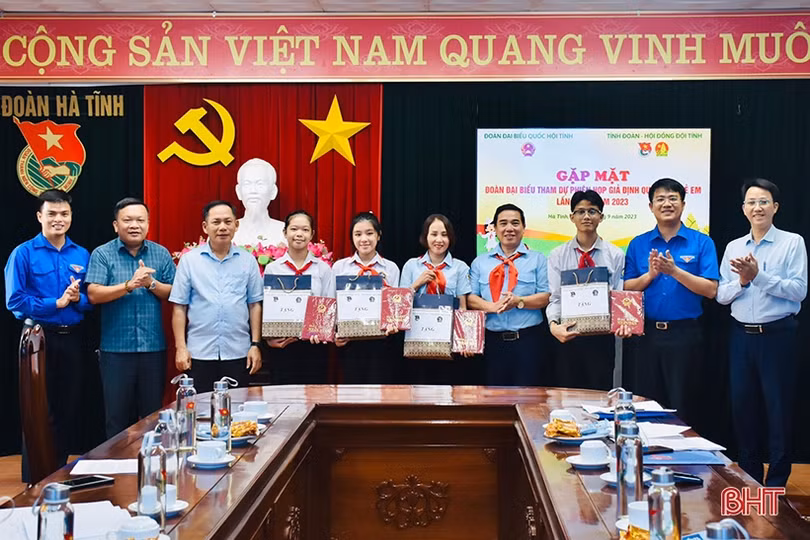 Thiếu nhi Hà Tĩnh tham gia Phiên họp giả định Quốc hội trẻ em