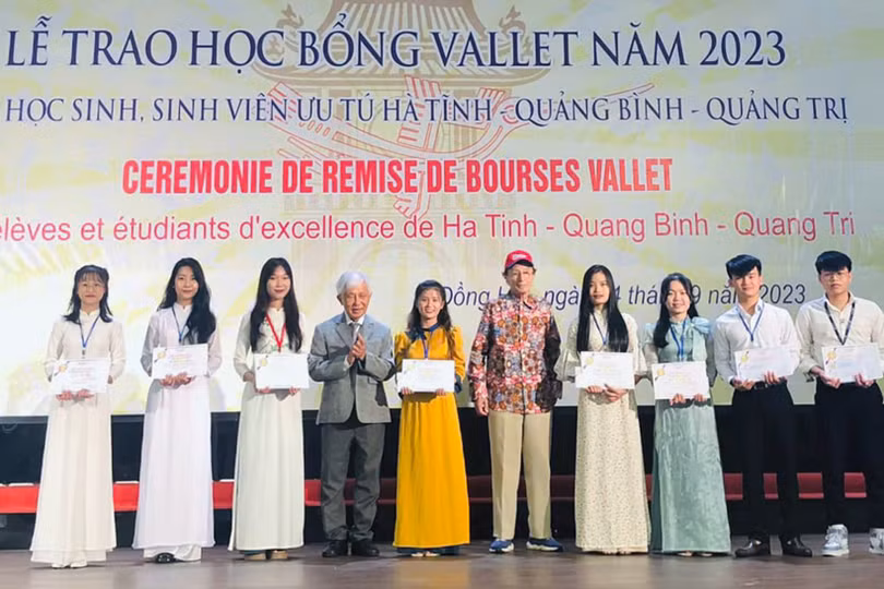 43 HSSV xuất sắc của Hà Tĩnh nhận học bổng Vallet năm 2023