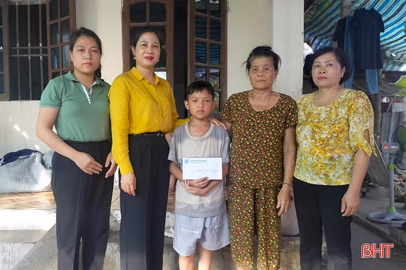 Các cấp hội phụ nữ Hà Tĩnh vận động hơn 300 triệu đồng hỗ trợ học sinh khó khăn