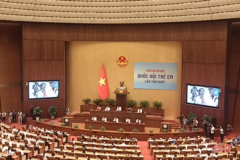 Thiếu nhi Hà Tĩnh tham gia Phiên họp giả định Quốc hội trẻ em