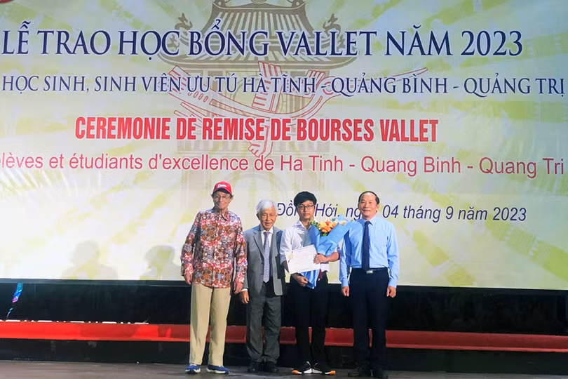43 HSSV xuất sắc của Hà Tĩnh nhận học bổng Vallet năm 2023