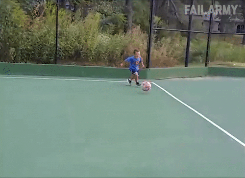 Lý do không nên để trẻ con vui chơi một mình với các ông bố “lầy lội”