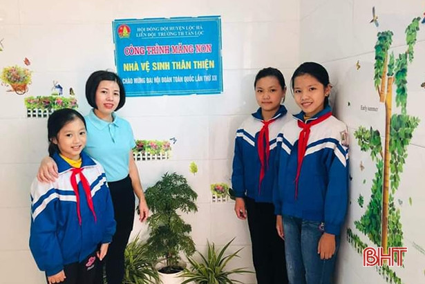 Thiếu nhi Hà Tĩnh chào mừng Đại hội Đoàn toàn quốc lần thứ XII