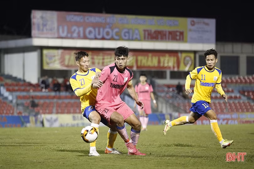 U21 Hồng Lĩnh Hà Tĩnh lội ngược dòng đánh bại U21 Đồng Tháp