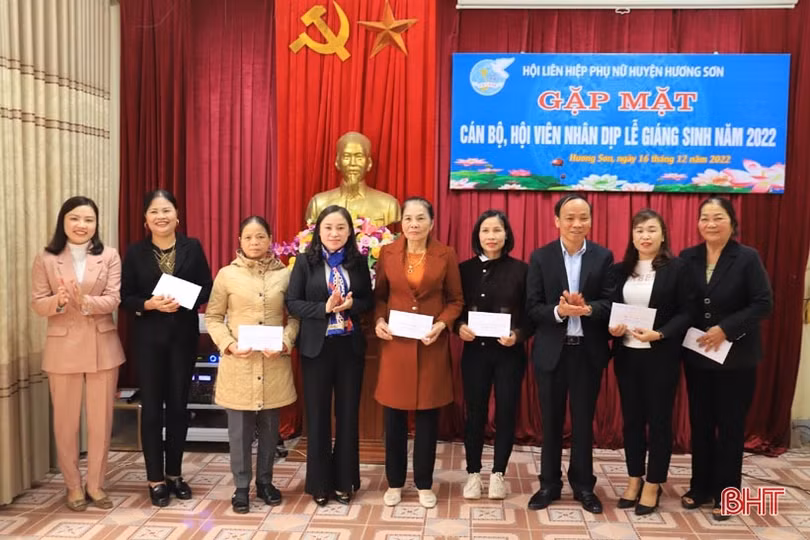 Gặp mặt hội viên phụ nữ công giáo Hương Sơn nhân dịp lễ Giáng sinh