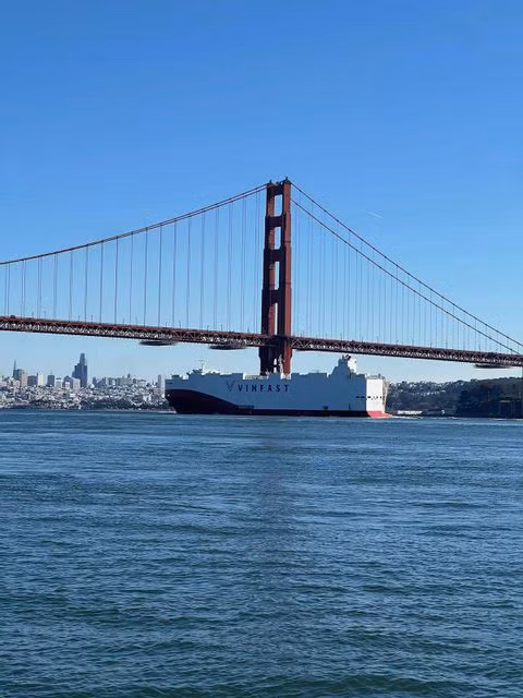 999 xe VinFast VF8 đã cập cảng California