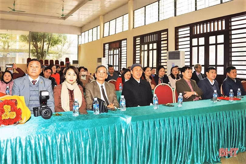 Ra mắt CLB Dân ca - dân vũ Thành Sen và biểu dương các nghệ nhân dân gian