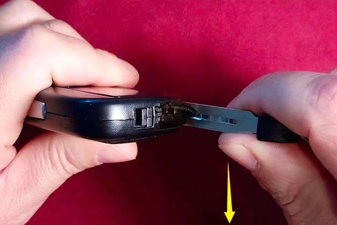 Bao lâu thì cần thay pin cho chìa khóa thông minh ô tô?