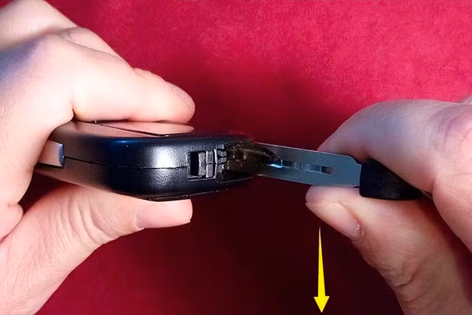 Bao lâu thì cần thay pin cho chìa khóa thông minh ô tô?