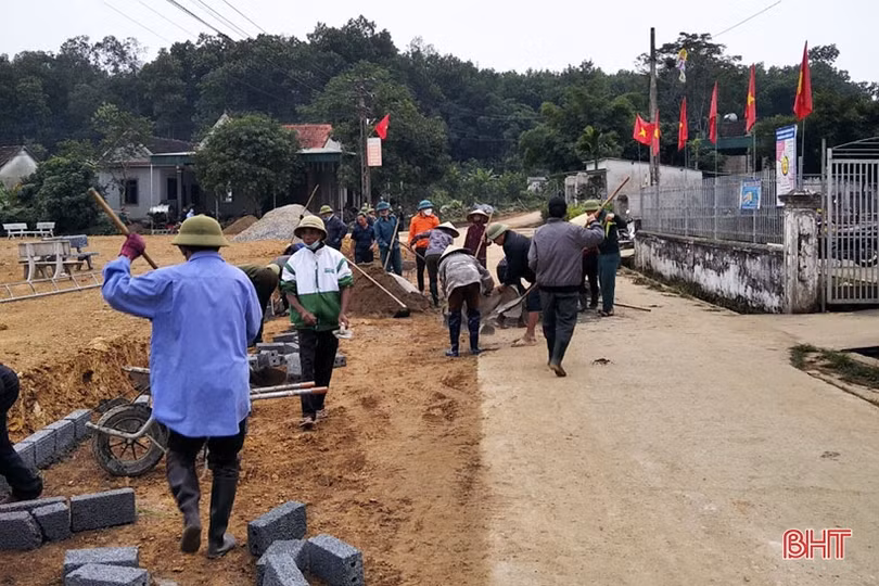 Trưởng thôn vùng giáo ở Hà Tĩnh hăng say xây dựng nông thôn mới